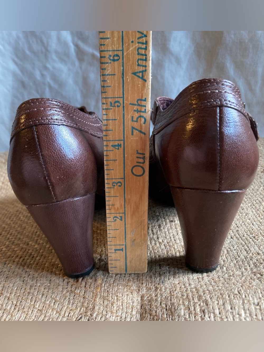 Vintage Brown Leather Mary Jane Heels - Picture 5 of 9
